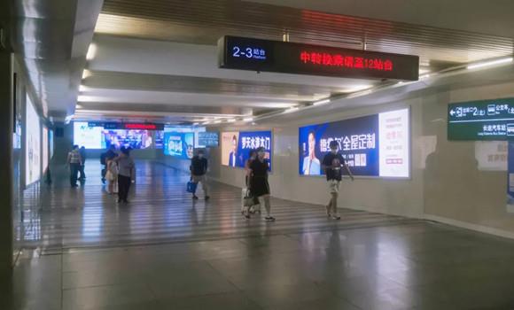 再次“霸屏”丨德维尔全屋定制新(xīn)一轮高铁品牌广告投放再次启程!