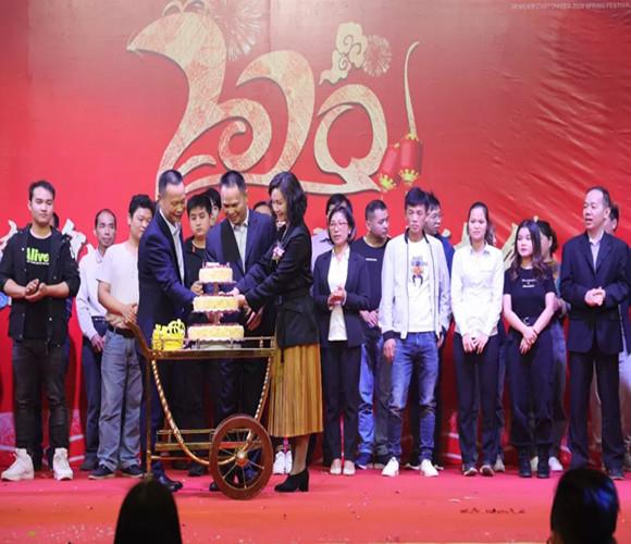 “德创非凡,共创佳绩”,德维尔全屋定制2020年员工迎春晚会完美落幕!